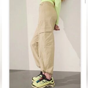 NWOT Athleta Cascade Poplin Cargo Pant Oak (Tan / Khaki) Casual Women’s Size XL